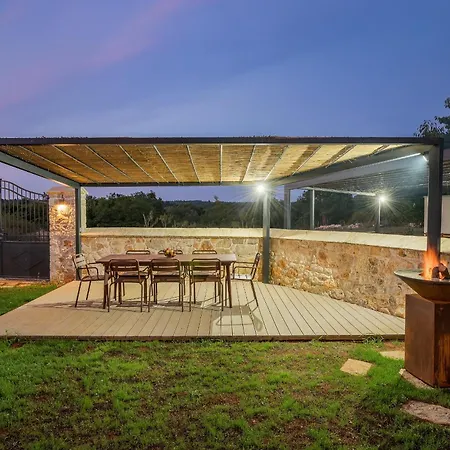 Beautiful 117 With Pool In Visnjan