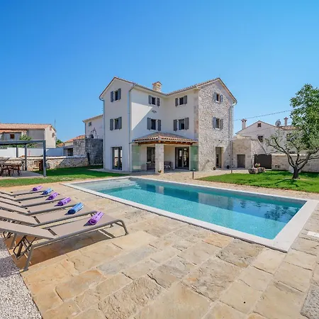 Beautiful 117 With Pool In Visnjan Katun