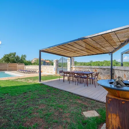 Beautiful 117 With Pool In Visnjan *
