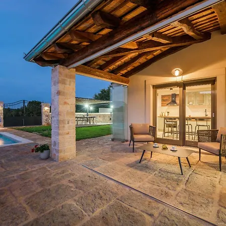 Beautiful 117 With Pool In Visnjan Vila